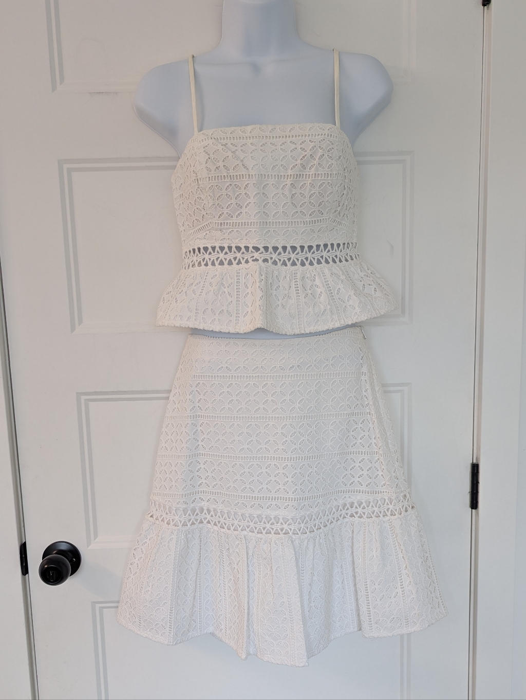 Lilly Pulitzer White Eyelet Lace 2 Piece Set Peplum Top & Skirt Size 00